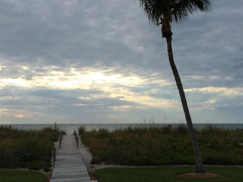 Pool Home With A New Sparkling Pool, Close To Beach, Lovely Lake View North Naples Extérieur photo